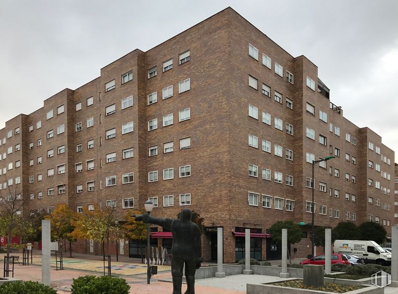 Local en alquiler en Calle Mar del Norte, 3, Coslada, Madrid, 28820 con persona, edificio, planta, cielo, propiedad, nube, ventana, luz de la calle, árbol y condominio alrededor