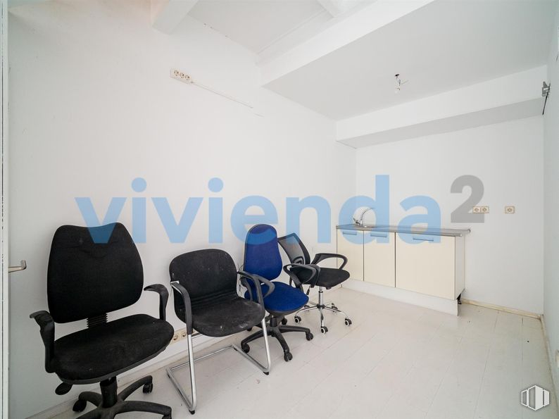 Oficina en venta en Avenida Manoteras, Hortaleza, Madrid, 28050 con silla, edificio, mueble, silla de oficina, mesa, interiorismo, suelo, suelos, pared y línea alrededor