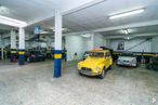 Local en venta en Zona Centro, Villaviciosa de Odón, Madrid, 28670 con vehículo de juguete, coche, luz de estacionamiento automotriz, neumático, vehículo, campana, rueda, vehículo motorizado, diseño automotriz y asfalto alrededor