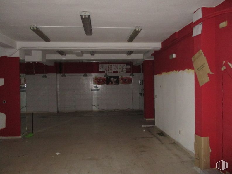 Retail for rent at Zona Fuencarral, Fuencarral - El Pardo, Madrid, 28034 with ceiling fan, building, flooring, floor, fixture, red, gas, ceiling, fire alarm system and parking around