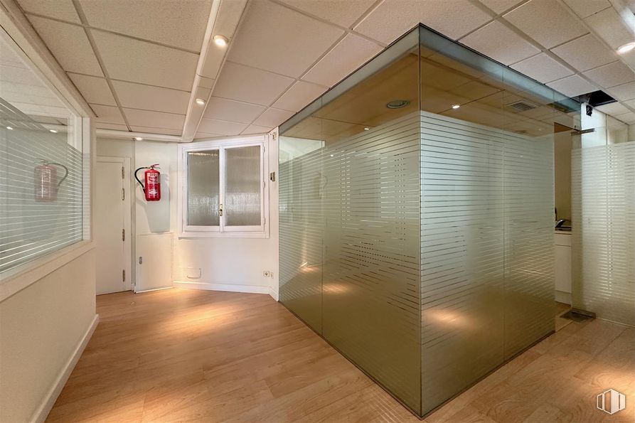 Office for rent at Avenida América, Salamanca, Madrid, 28002 with window, flooring, interior design, ceiling, floor, lighting, glass, composite material, transparency and light fixture around