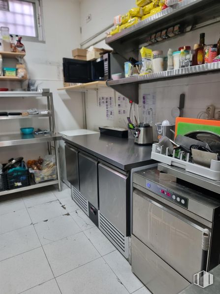 Retail for rent at Calle Madroños, 2, Collado Villalba, Madrid, 28400 with window, furniture, major appliance, flooring, kitchen appliance, home appliance, kitchen, shelving, countertop and shelf around