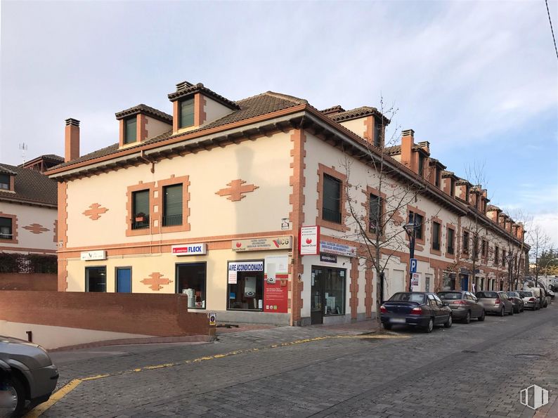 Local en alquiler en Calle Inmaculada, 66, Griñón, Madrid, 28971 con coche, edificio, ventana, vehículo terrestre, cielo, rueda, vehículo, neumático, nube y casa alrededor