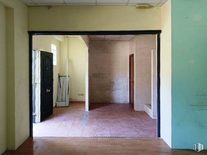 Retail for rent at Calle Ministro Fernandez Ordoñez, 2, Alcorcón, Madrid, 28924 with door, property, fixture, hall, wood, floor, flooring, ceiling, glass and hardwood around