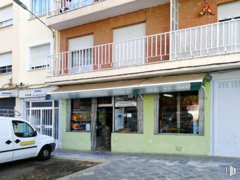 Local en alquiler y venta en Calle Doctor González Hierro, 1, Guadalajara, 19002 con camioneta, ventana, edificio, propiedad, vehículo, neumático, rueda, coche, puerta y casa alrededor