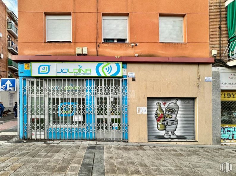 Local en venta en Calle Arroyo del Olivar, Puente de Vallecas, Madrid, 28018 con ventana, edificio, accesorio, fuente, madera, ladrillo, fachada, gas, arte y puerta alrededor