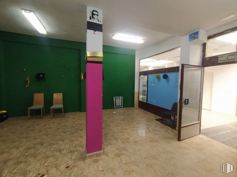 Retail for rent at Calle Alegría de Oria, San Blas - Canillejas, Madrid, 28027 with chair, lighting, building, floor, flooring, door, fixture, ceiling, hall and house around