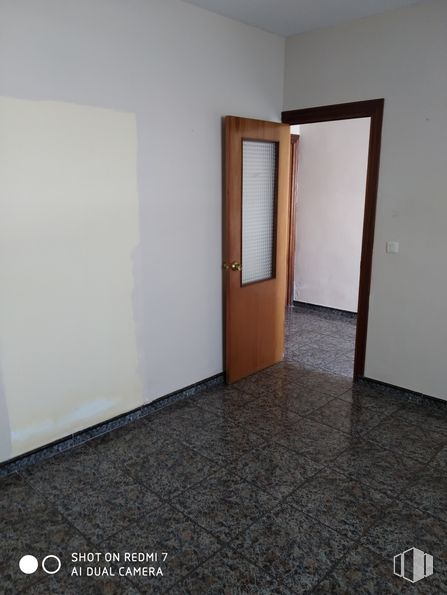 Local en alquiler en Avenida Rosario, 2, Dosbarrios, Toledo, 45311 con puerta, edificio, accesorio, pintura, madera, suelo, piso, casa, puerta de casa y rectángulo alrededor