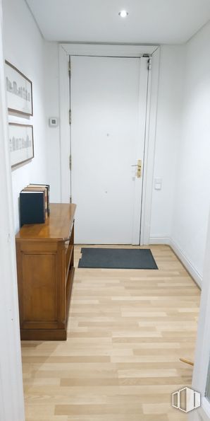 Oficina en venta en Calle Velázquez, 71, Salamanca, Madrid, 28006 con ebanistería, accesorio, madera, resolver, piso, madera dura, mediante, exterior automotriz, tinte para madera, material de oficina y madera contrachapada alrededor