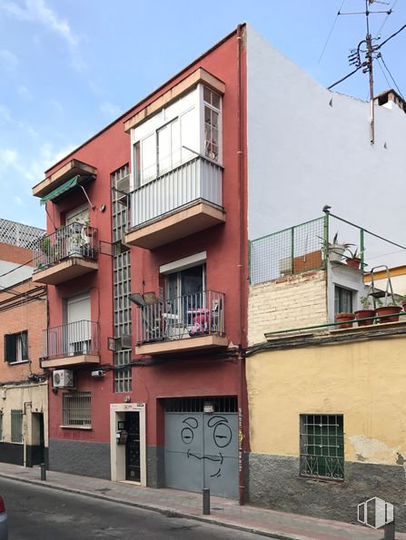 Retail for sale & for rent at Calle Juana Elorza, 14, Puente de Vallecas, Madrid, 28053 with window, building, door, house, sky, property, fixture, urban design, cloud and wall around