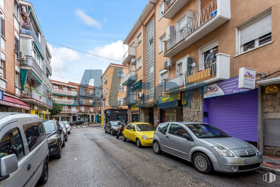 Local en venta en Calle Azabache, Carabanchel, Madrid, 28019 con coche, rueda, edificio, ventana, luz de estacionamiento, vehículo terrestre, neumático, vehículo, cielo y matrícula del vehículo alrededor