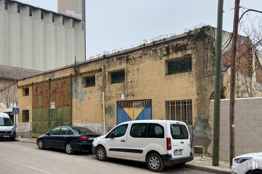 Suelo en venta en Calle Carlos Cano, 4, Tarancón, Cuenca, 16400 con coche, neumático, ventana, edificio, rueda, luz de estacionamiento automotriz, vehículo terrestre, vehículo, cielo y placa de matrícula del vehículo alrededor