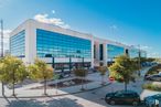 Office for sale at Edificio Conecta l, Avenida Leonardo Da Vinci, 2, Getafe, Madrid, 28906 with car, building, sky, tire, cloud, wheel, land vehicle, blue, vehicle and tree around