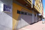 Retail for sale at Avenida Inmaculada Concepción, 50, Ávila, 05005 with window, building, asphalt, house, road surface, sidewalk, sky, facade, urban design and art around