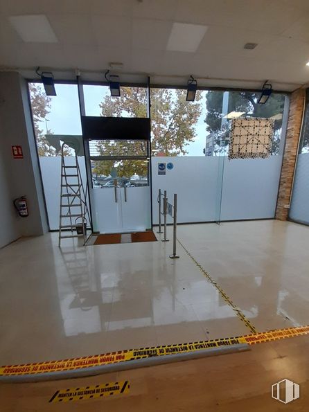 Industrial for sale & for rent at Avenida Madrid, Arganda del Rey, Madrid, 28500 with mirror, property, fixture, wood, interior design, flooring, floor, hall, glass and composite material around