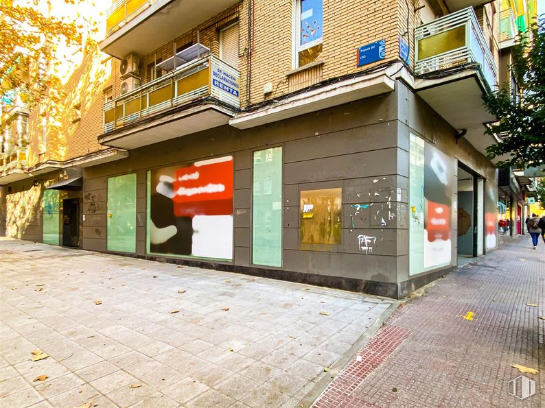 Retail for sale at Centro urbano, Leganés, Madrid, 28917 with building, window, road surface, yellow, urban design, wood, tree, facade, leisure and sidewalk around