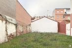 Land for sale at Calle San Juan Bosco, 8, Leganés, Madrid, 28917 with house, sky, land lot, building, cloud, wood, grass, road surface, rural area and roof around