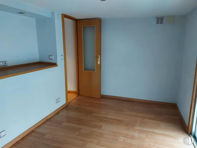 Local en venta en Calle Londres, Salamanca, Madrid, 28028 con puerta, propiedad, accesorio, madera, pintura, edificio, suelos, suelo, tinte para madera y sombra alrededor