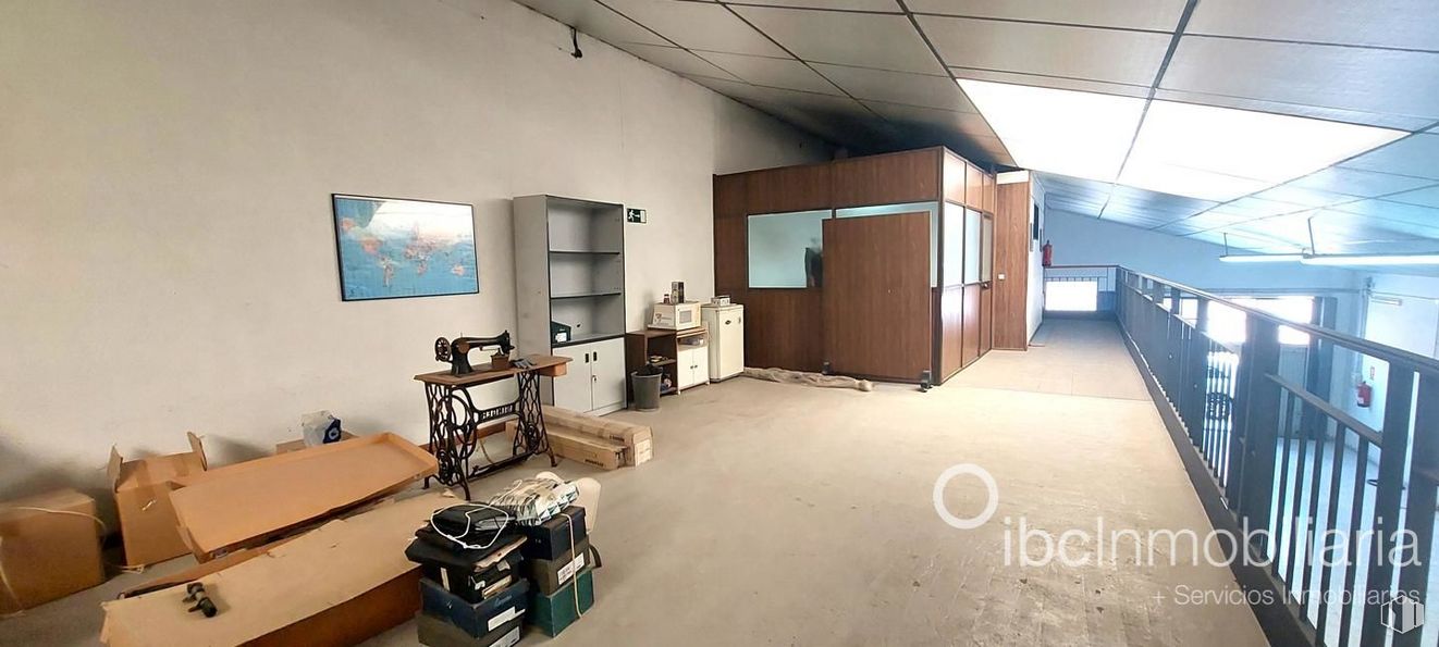 Nave en venta en Polígono Ardoz, Illescas, Toledo, 45200 con mesa, ebanistería, caja, propiedad, interiorismo, suelo, suelos, pared, hall y inmobiliario alrededor