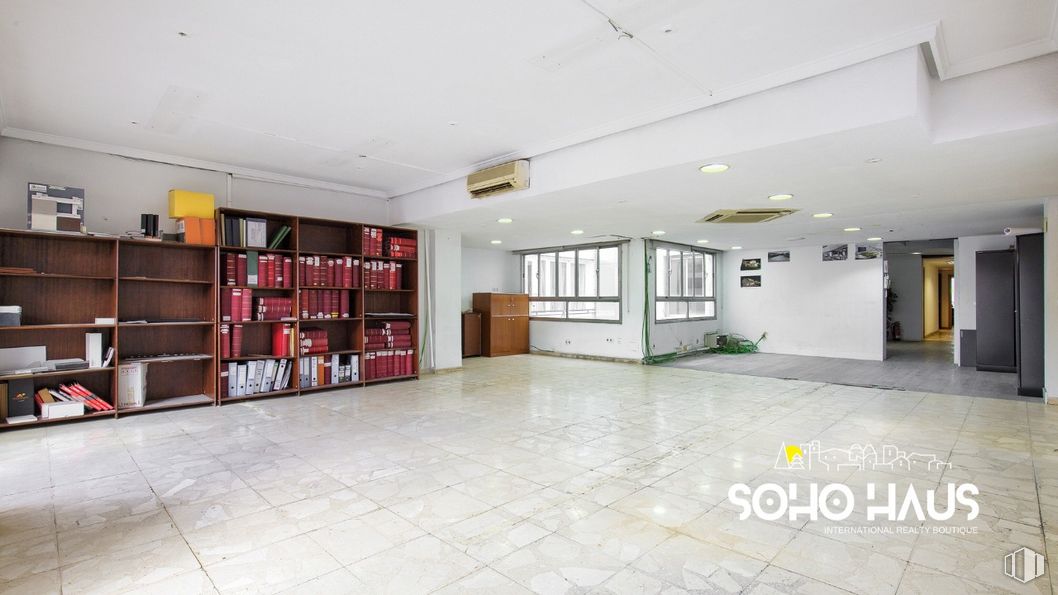 Oficina en venta en Calle Atocha, Centro, Madrid, 28012 con estantería, estante, edificio, interiorismo, suelos, suelo, accesorio, hall, inmobiliario y techo alrededor