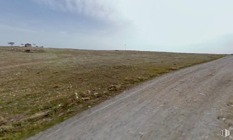 Land for sale at Camino Cerrón, Horche, Guadalajara, 19140 with sky, cloud, slope, grass, grassland, road surface, landscape, horizon, road and asphalt around