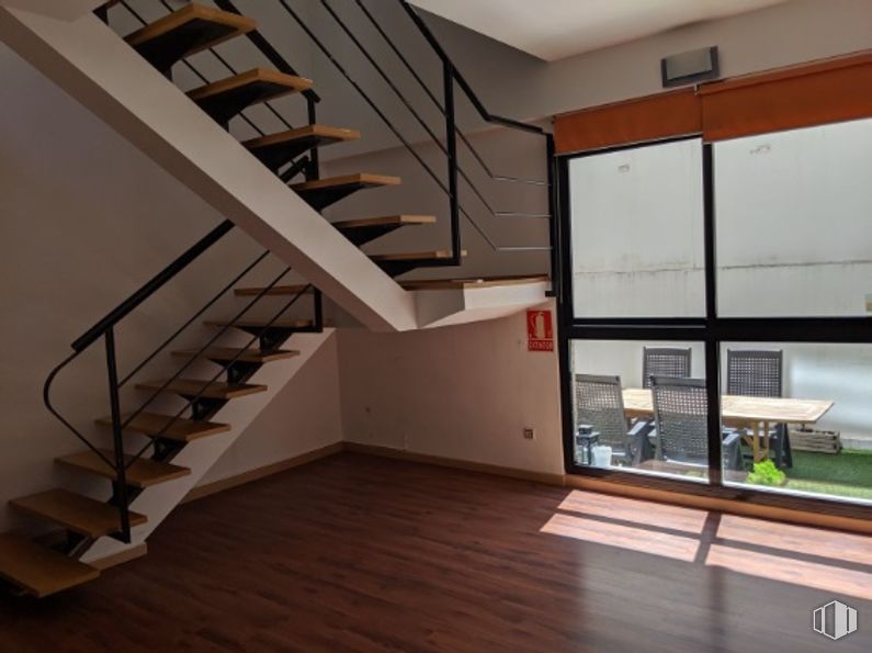 Oficina en venta en Calle Cronos, San Blas - Canillejas, Madrid, 28037 con propiedad, edificio, ventana, madera, interiorismo, suelo, sombra, suelos, hall y sala de estar alrededor