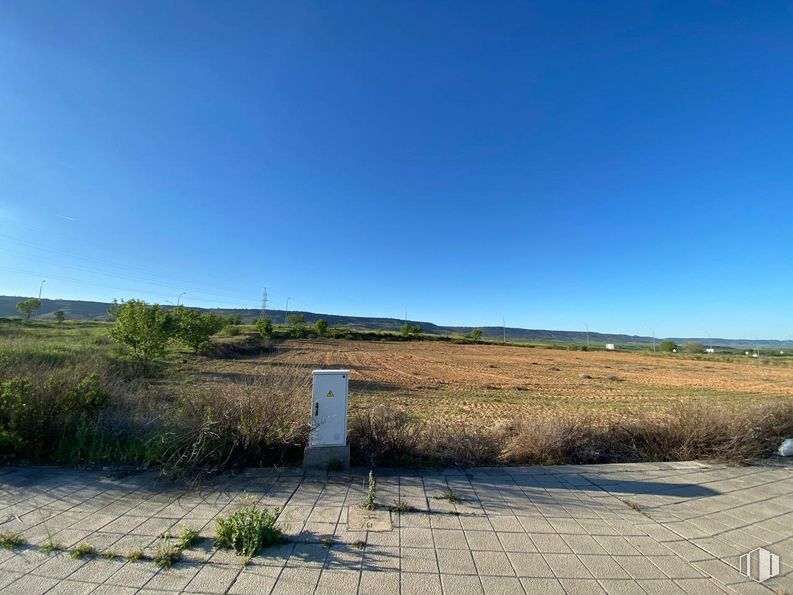 Suelo en venta en Calle Bronce, Chiloeches, Guadalajara, 19160 con cielo, planta, paisaje natural, azure, lote de terreno, nube, llano, pradera, paisaje y horizonte alrededor