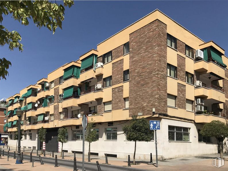 Local en alquiler en Zona Centro, Getafe, Madrid, 28901 con edificio, cielo, ventana, diseño urbano, árbol, bloque de pisos, condominio, zona residencial, barrio y inmobiliario alrededor