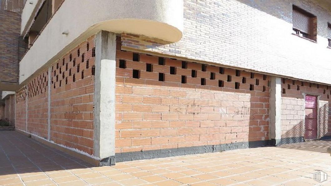 Local en venta en Calle Cristino Mallo, Parla, Madrid, 28980 con ventana, albañilería, madera, ladrillo, material de construcción, sombra, material compuesto, superficie de la carretera, fachada y edificio alrededor