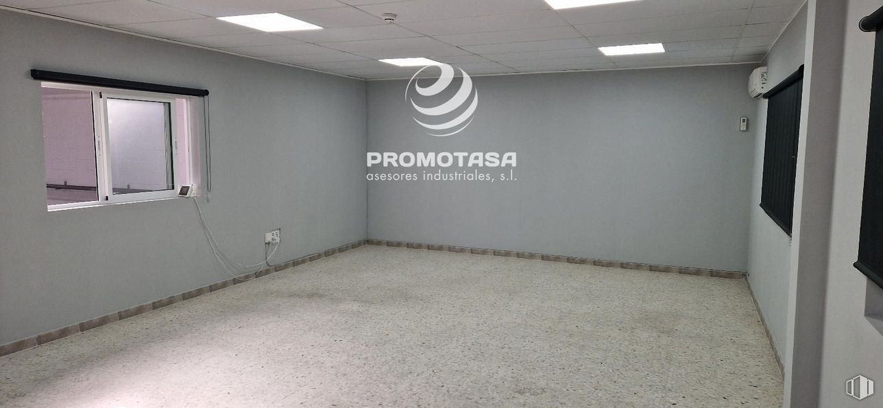 Nave en venta en Polígono industrial, Arganda del Rey, Madrid, 28500 con ventana, lámpara, edificio, suelo, suelos, accesorio, fuente, techo, evento y puerta alrededor