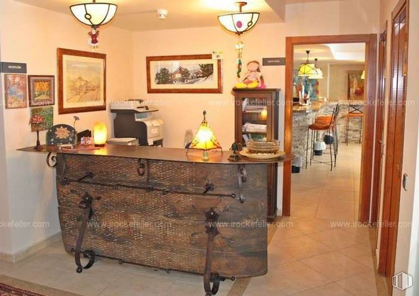 Retail for sale at Zona Puerto de Navacerrada, Cercedilla, Madrid, 28470 with picture frame, light fixture, furniture, property, building, cabinetry, interior design, drawer, lighting and wood around