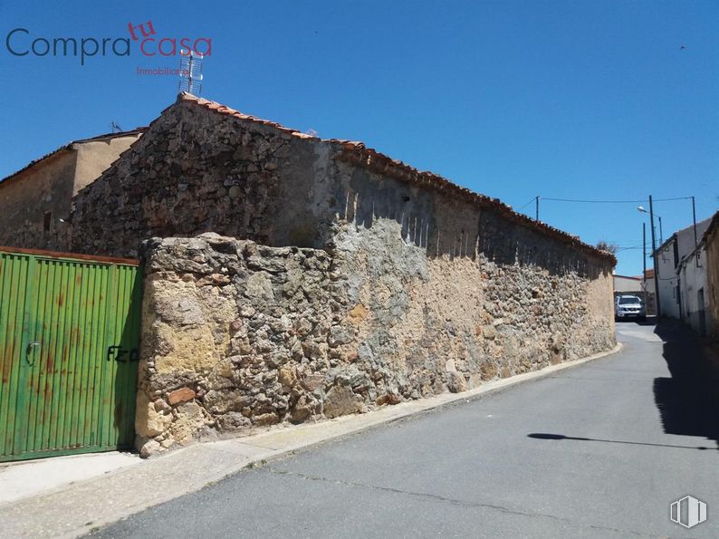 Nave en venta en Centro urbano, Segovia, 40195 con cielo, superficie de la carretera, asfalto, pendiente, madera, pared, carretera, planta, alquitrán y material compuesto alrededor