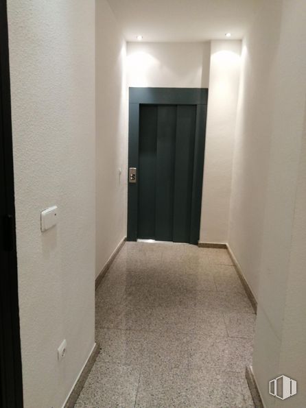 Office for rent at Avenida Constitución, Móstoles, Madrid, 28931 with door, fixture, floor, flooring, wood, home door, ceiling, room, composite material and handle around