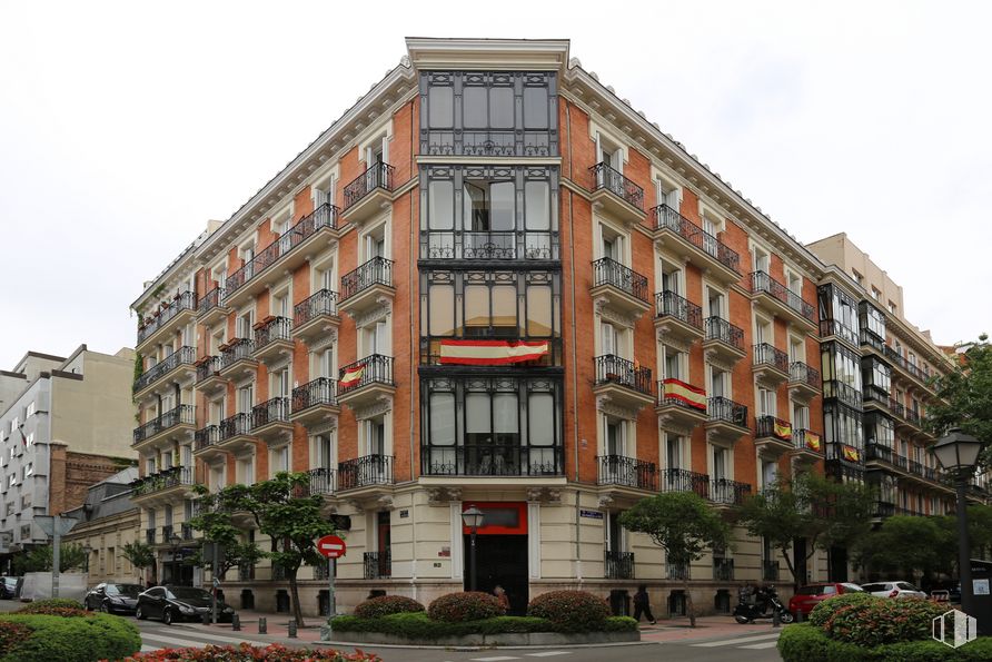 Local en alquiler en Calle Don Ramón de la Cruz, 15, Salamanca, Madrid, 28001 con edificio, planta, cielo, ventana, árbol, bloque de torre, condominio, diseño urbano, barrio y coche alrededor