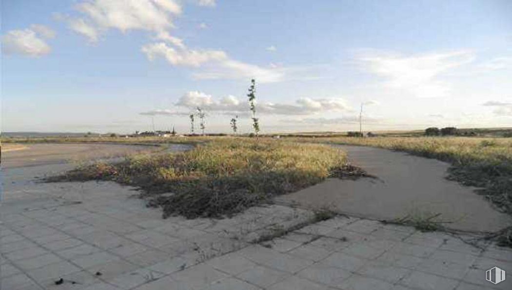 Suelo en venta en Calle Angarillas, Quer, Guadalajara, 19209 con nube, cielo, planta, paisaje natural, superficie de carretera, asfalto, hierba, cúmulo, llanura y pastizal alrededor