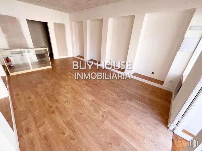 Local en alquiler en Centro, Illescas, Toledo, 45200 con suelo, suelos, madera, suelos de madera, interiorismo, habitación, suelo laminado, madera dura, tinte para madera y techo alrededor