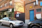 Land for sale at Calle Ramón y Cajal, Fuensalida, Toledo, 45510 with car, wheel, person, tire, door, window, building, automotive parking light, land vehicle and vehicle around