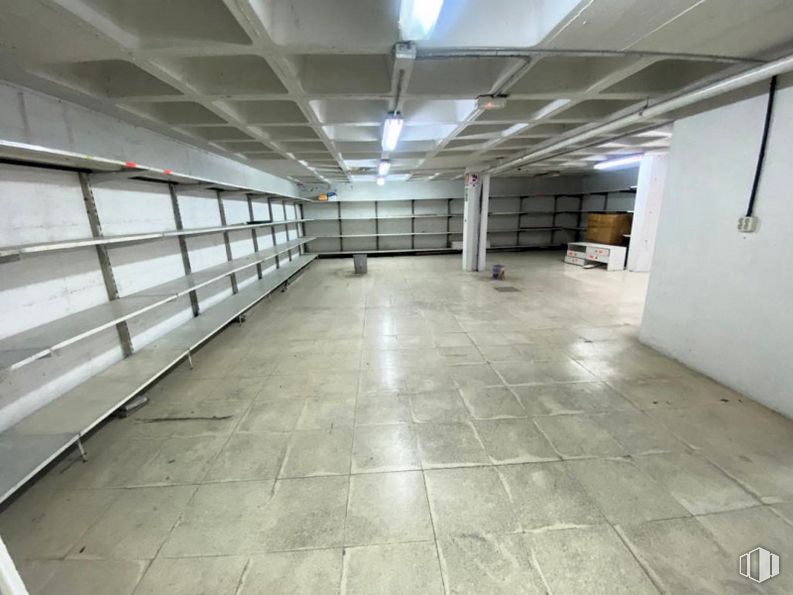 Local en venta en Casco urbano, Fuenlabrada, Madrid, 28945 con propiedad, accesorio, suelo, pared, suelos, hall, suelo de baldosas, material compuesto, techo y ventana alrededor