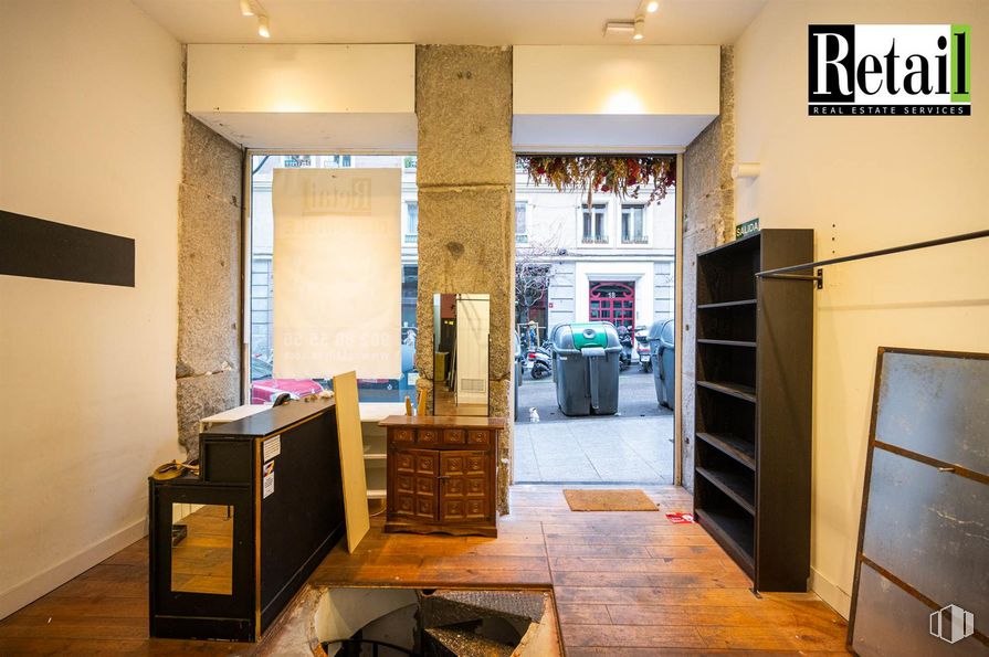 Retail for sale at Calle Augusto Figueroa, 27, Centro, Madrid, 28004 with chest of drawers, interior design, fixture, flooring, floor, door, wood, ceiling, house and event around