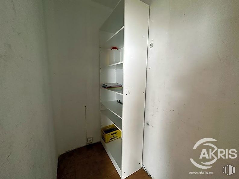 Retail for sale at Zona centro, Argés, Toledo, 45122 with wardrobe, gas, machine, ceiling, flooring, room, electrical supply, wood, logo and refrigerator around