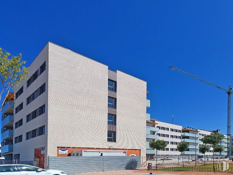 Local en venta en Calle Valle del Bustarviejo, 10, Torrejón de Ardoz, Madrid, 28850 con edificio, coche, cielo, luz de la calle, vehículo, árbol, diseño urbano, bloque de pisos, condominio y fachada alrededor