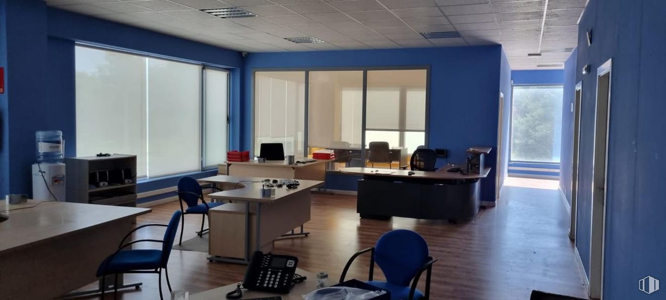 Industrial for rent at Calle Río Jarama, Toledo, 45006 with chair, desk, furniture, table, property, building, interior design, window, office chair and floor around