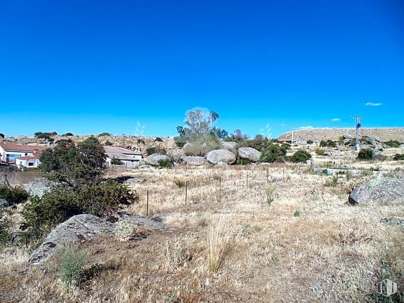 Land for sale at Zona Fuentes Claras, Ávila, 05005 with sky, plant, plant community, ecoregion, natural landscape, land lot, bedrock, grass, landscape and cloud around