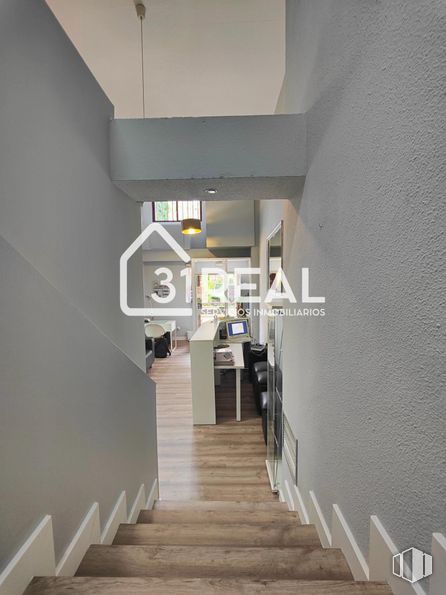 Retail for rent at Zona Peñagrande, Fuencarral - El Pardo, Madrid, 28035 with lighting, building, fixture, wood, floor, flooring, stairs, wall, house and hall around