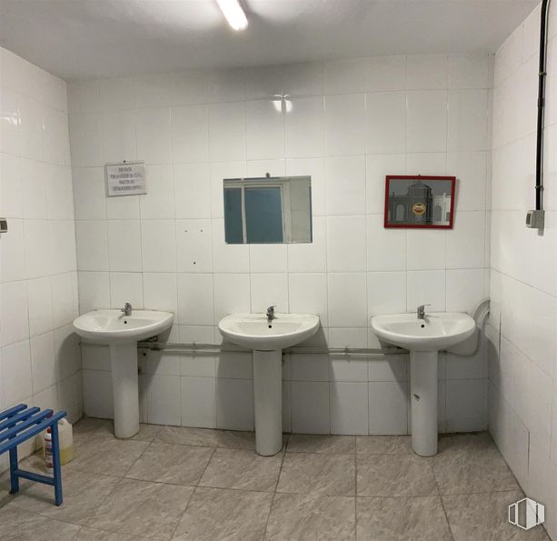 Nave en alquiler en Carretera Andalucía, 16, Getafe, Madrid, 28906 con fregadero, taburete, mueble, lavabo, suelos, suelo, accesorios de fontanería, cuarto de baño, azulejo y interiorismo alrededor