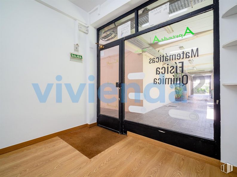 Retail for sale & for rent at Calle Balandro, Barajas, Madrid, 28042 with door, building, fixture, window, wood, flooring, floor, font, facade and glass around