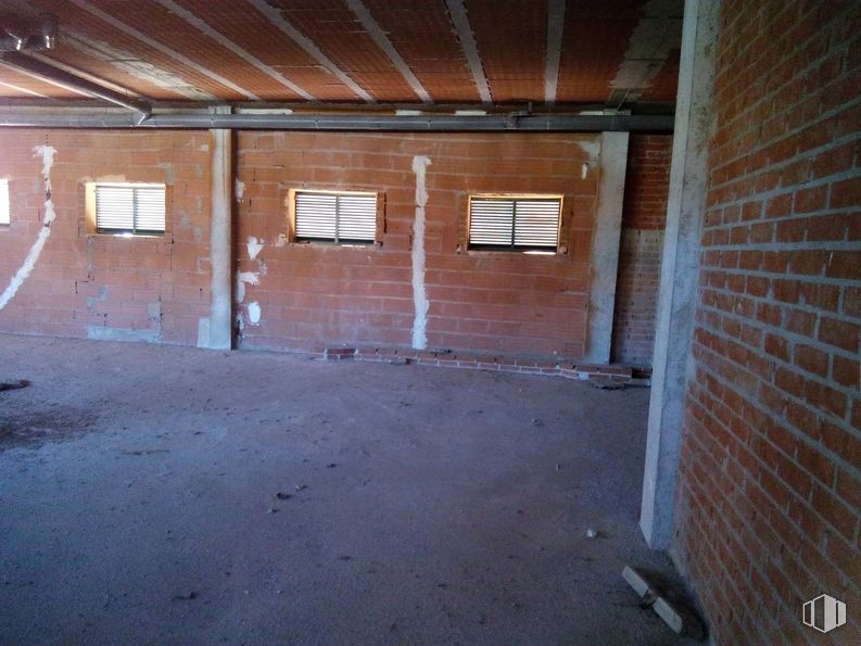 Local en alquiler y venta en Calle Teruel, 1, Pantoja, Toledo, 45290 con ventana, madera, casa, albañilería, ladrillo, piso, suelo, pasillo, edificio y madera alrededor