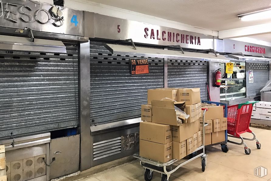 Local en venta en Calle Real, 5, San Sebastián de los Reyes, Madrid, 28700 con productos envasados, madera, accesorio, gas, máquina, armario para herramientas, servicio, suelo, metal y ingeniería alrededor