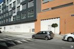 Retail for rent at Avenida Francia, Guadalajara, 19005 with car, tire, automotive parking light, land vehicle, wheel, building, vehicle, window, automotive design and plant around