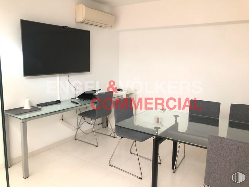 Oficina en venta en Calle Marqués de Lema, Chamberí, Madrid, 28003 con silla, alumbrado, mesa, televisión, mueble, edificio, silla de oficina, escritorio, escritorio para computadora y ordenador alrededor